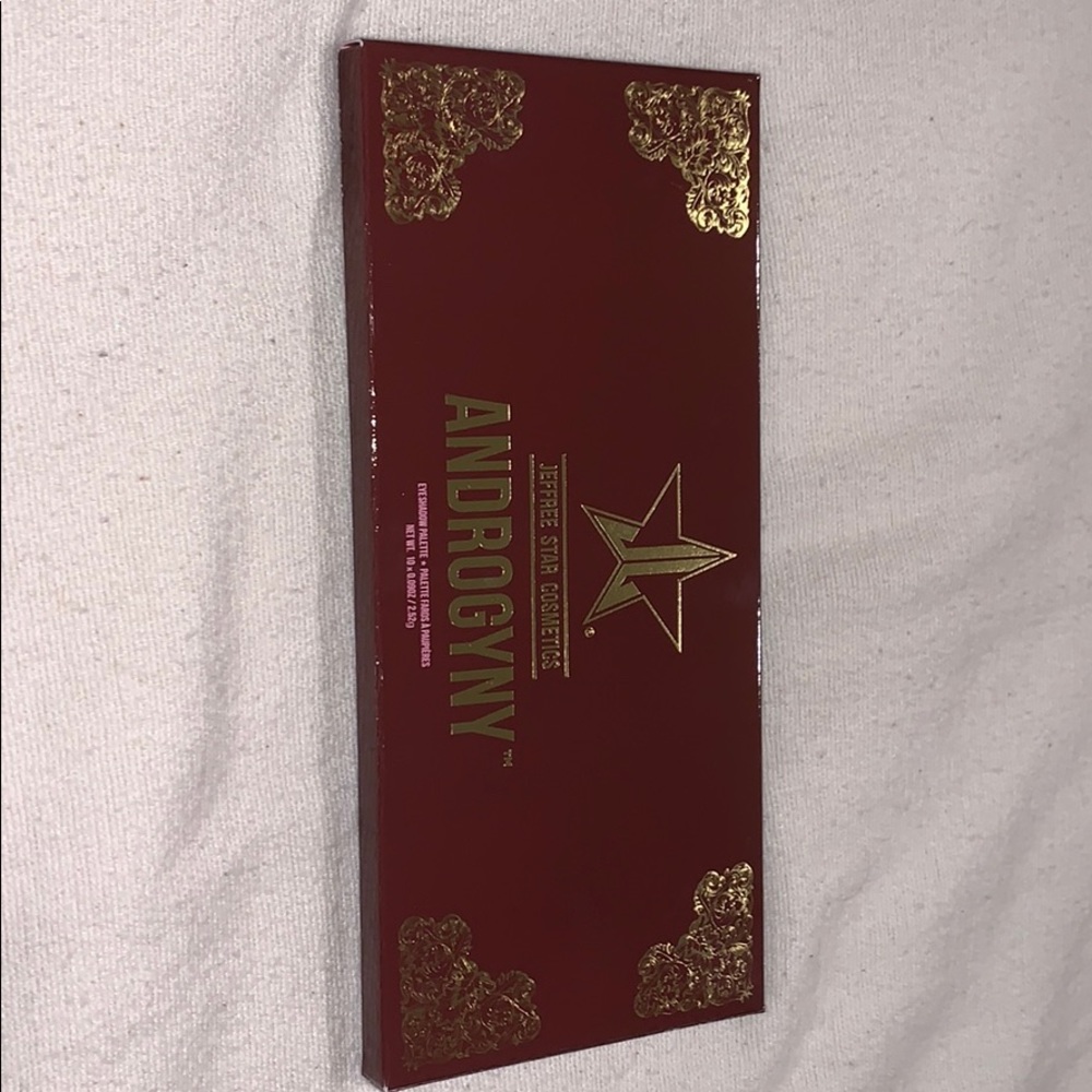 Never been used Jeffree Star eyeshadow palette